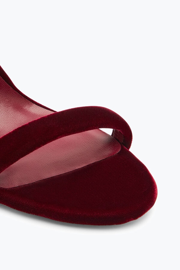 joyas cleo de terciopelo rojo rubí sandalia 105 rene caovilla